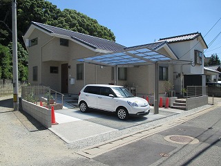 ナチュラルな外観の平屋